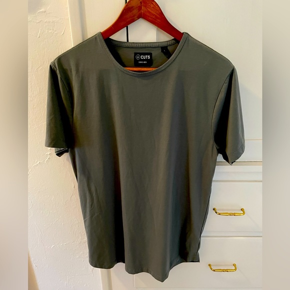Cuts Clothing Other - Cuts Curved Hem Tee